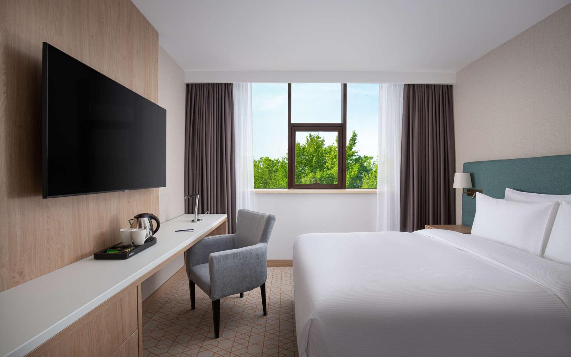 Hotel Doubletree By Hilton Shymkent Exterior foto