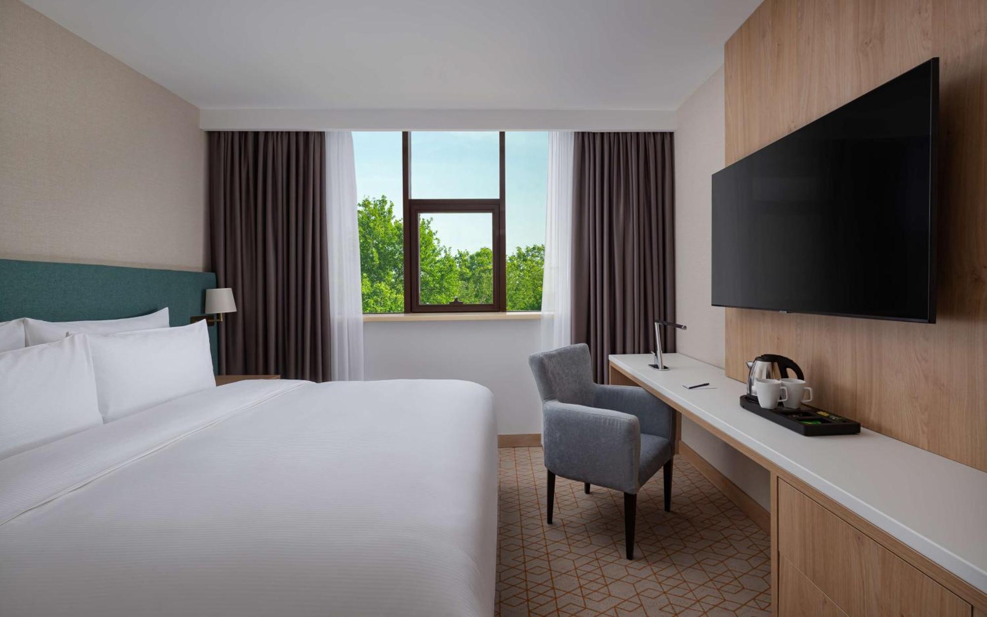 Hotel Doubletree By Hilton Shymkent Exterior foto