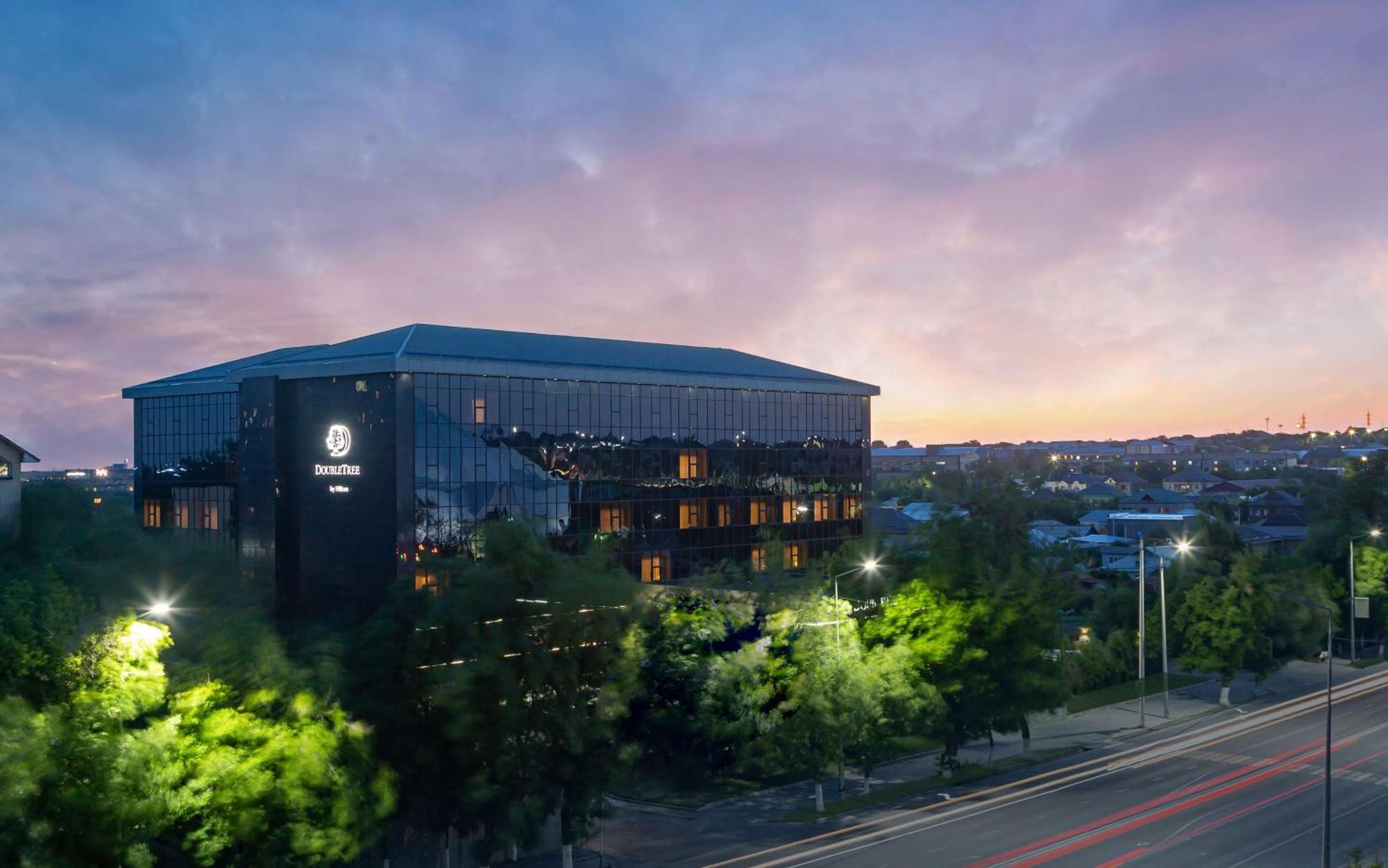 Hotel Doubletree By Hilton Shymkent Exterior foto