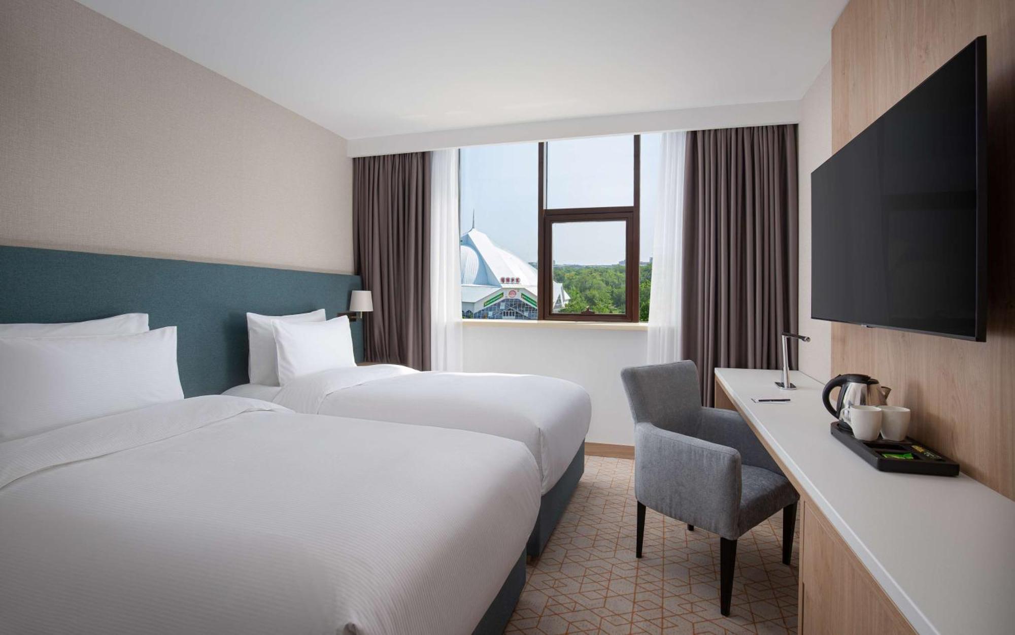 Hotel Doubletree By Hilton Shymkent Exterior foto