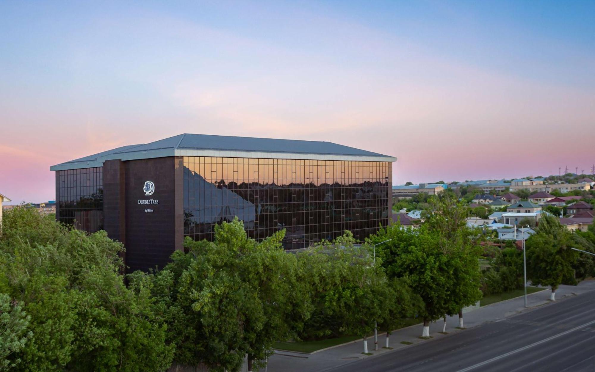 Hotel Doubletree By Hilton Shymkent Exterior foto