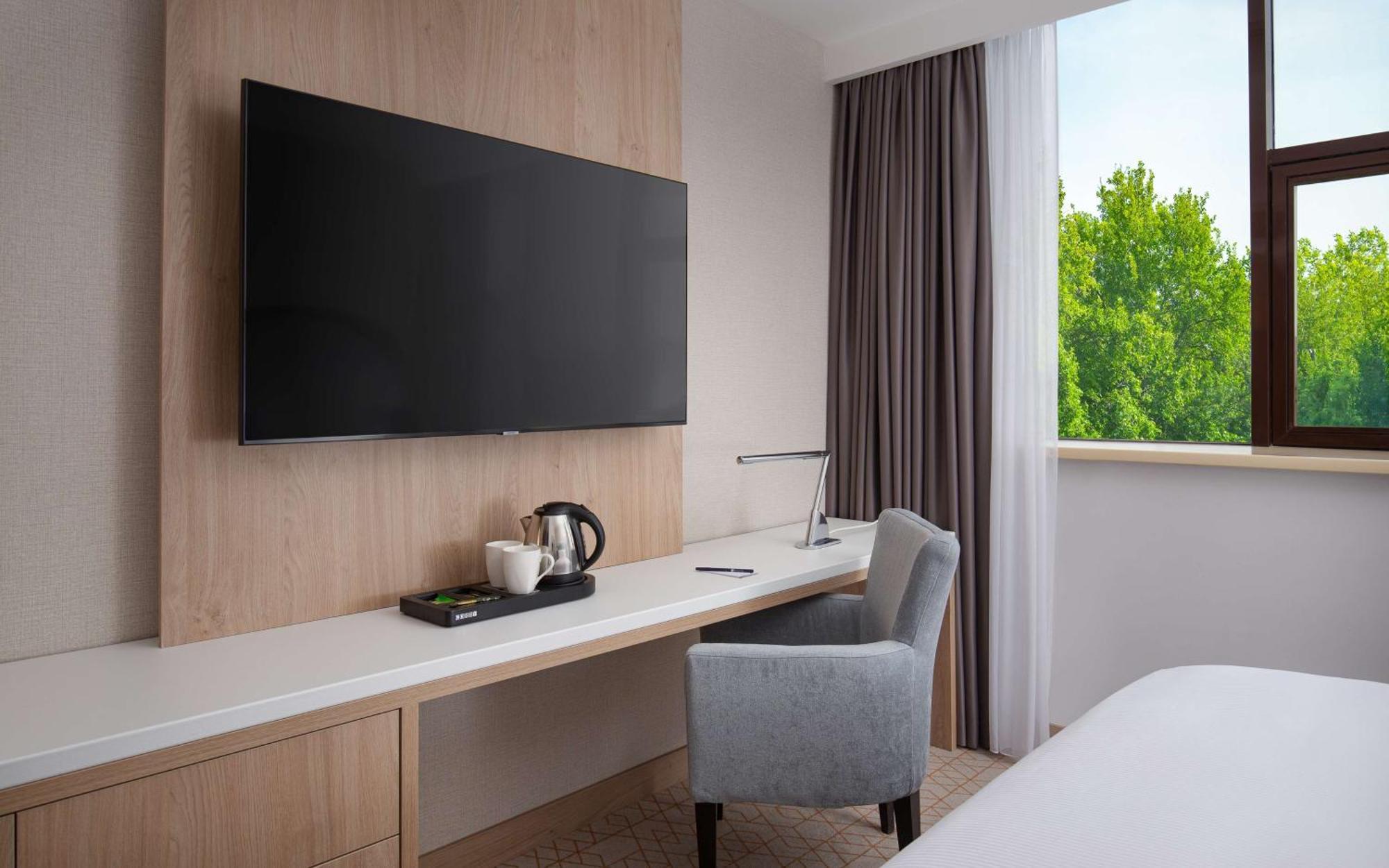 Hotel Doubletree By Hilton Shymkent Exterior foto
