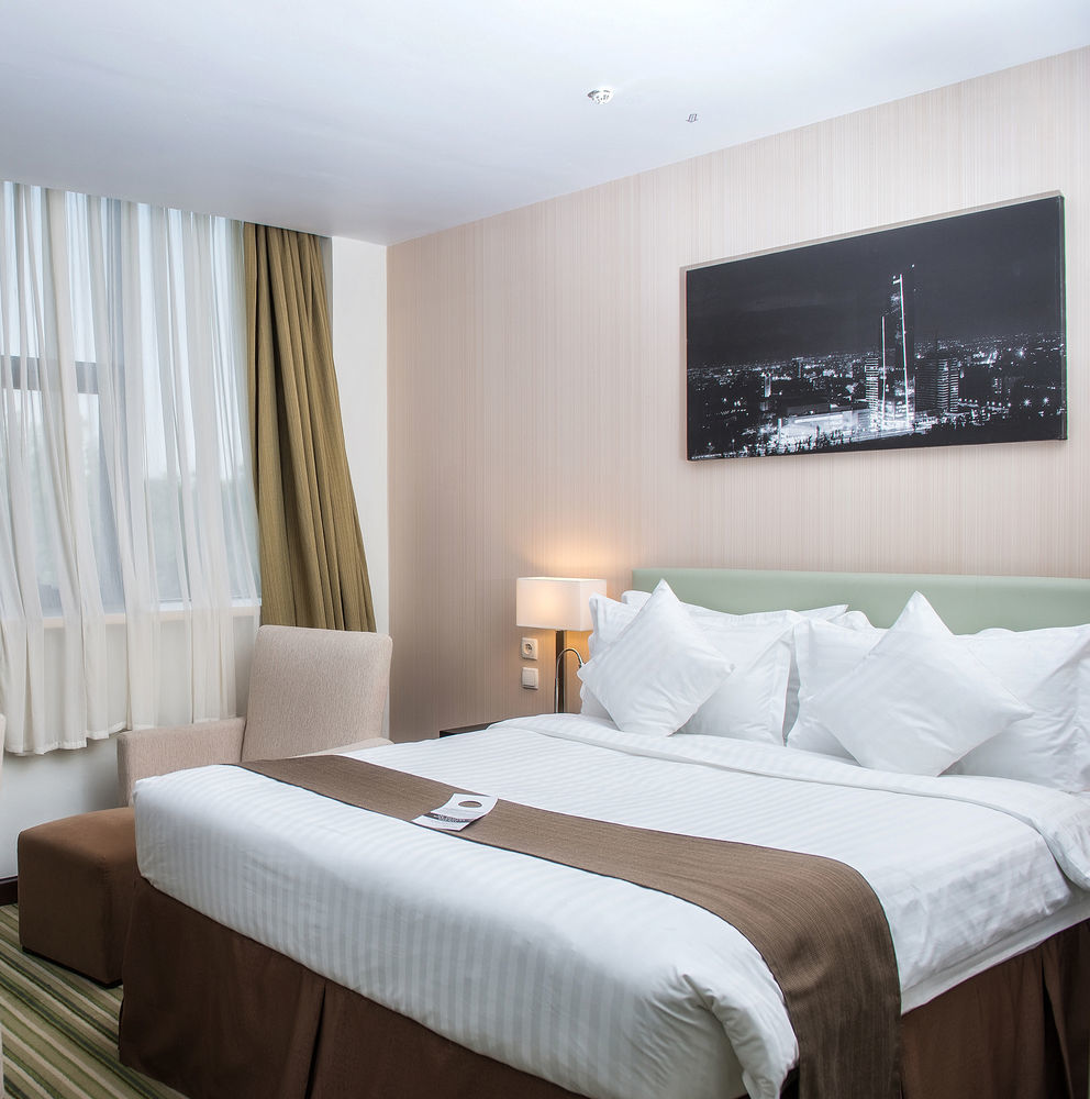 Hotel Doubletree By Hilton Shymkent Exterior foto