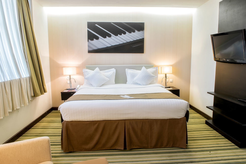 Hotel Doubletree By Hilton Shymkent Exterior foto